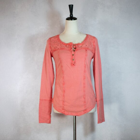 Free People Gold Coast Henley Top Lace Buttoned Blouse Washed Red Coral Size SP - Picture 1 of 12